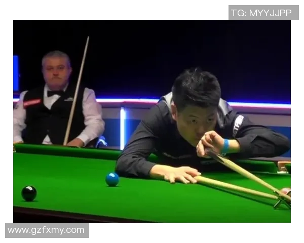 梁文博与布雷切尔激战正酣谁将夺得斯诺克比赛的最终胜利